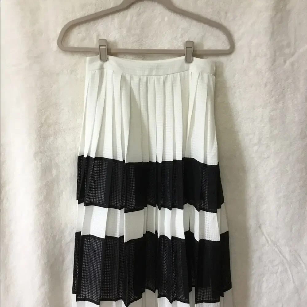 Banana Public White & Black Pleated Midi Skirt